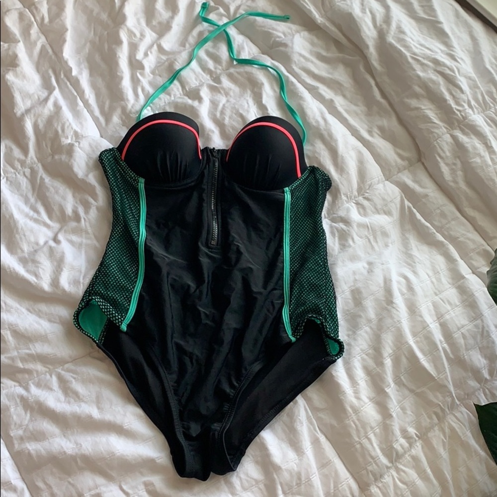 ONE PIECE SWIMSUIT